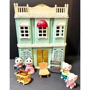 Calico Critters Town Series Delicious Restaurant playset Panda & Elephant family